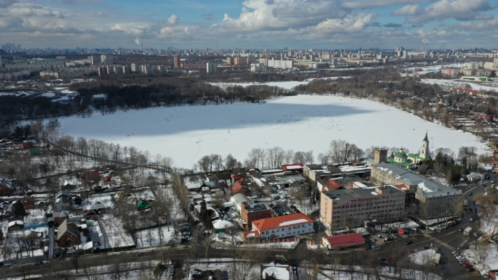 Косино люберцы. Черное озеро Косино. Косино-Ухтомский черное озеро. Озера Косино Ухтомский. Чёрное озеро Москва Косино.